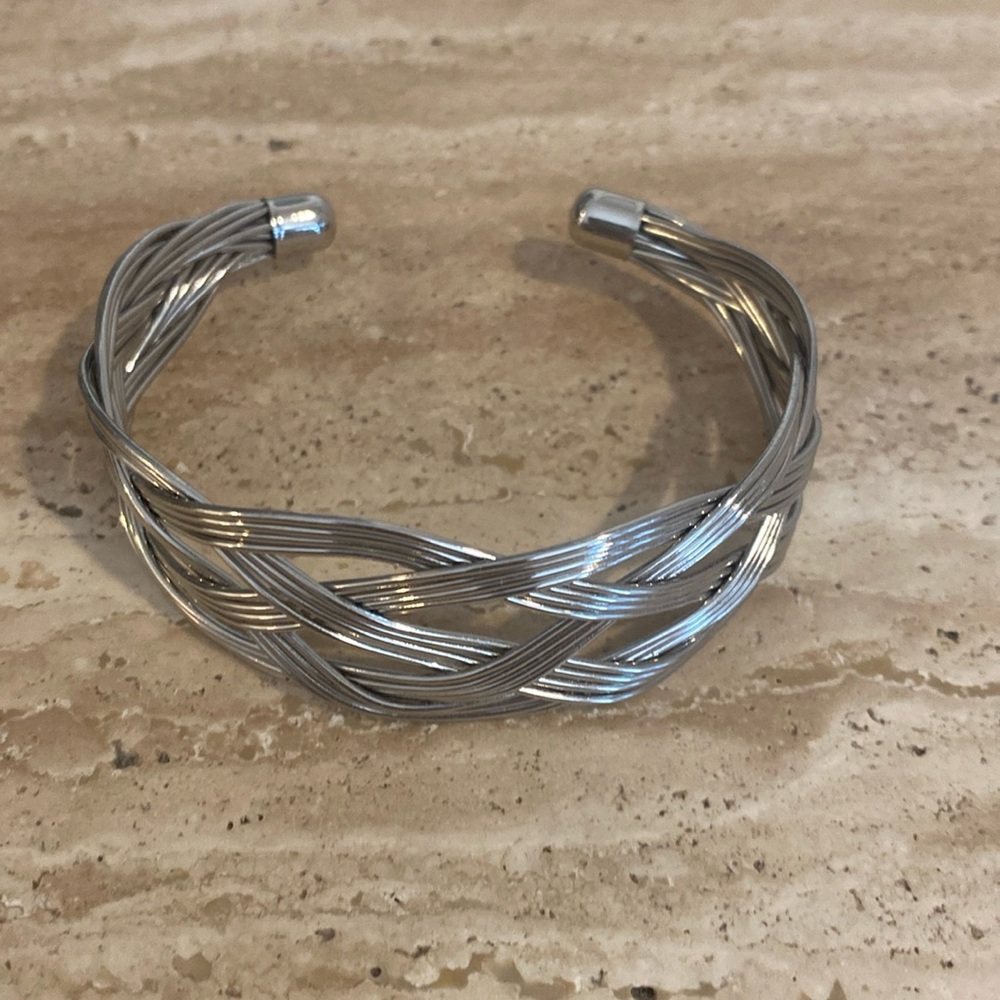 Bangle bracelet